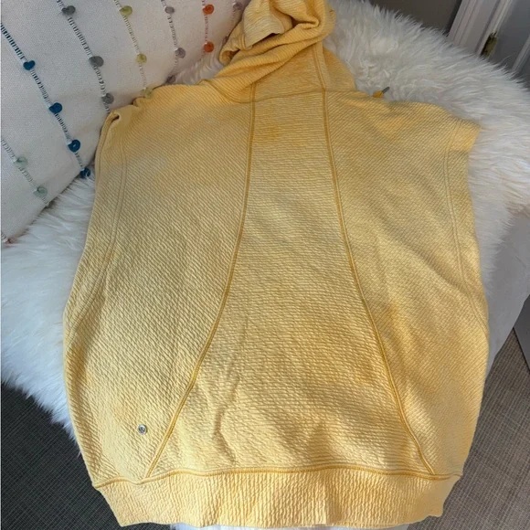 Lululemon Sleeveless Hoodie Soft Yellow Textured Terry Size 12 - Picture 4 of 4